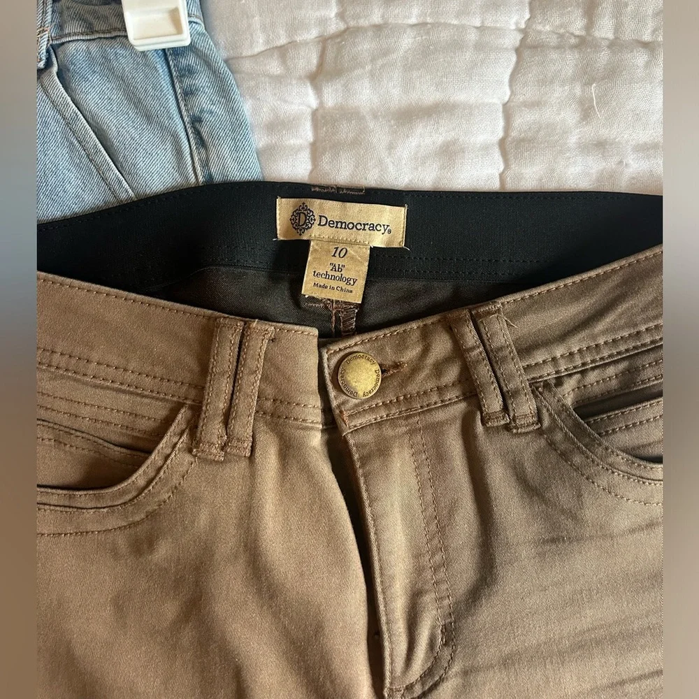 Democracy Tan/Brown Jeans - Picture 2 of 6